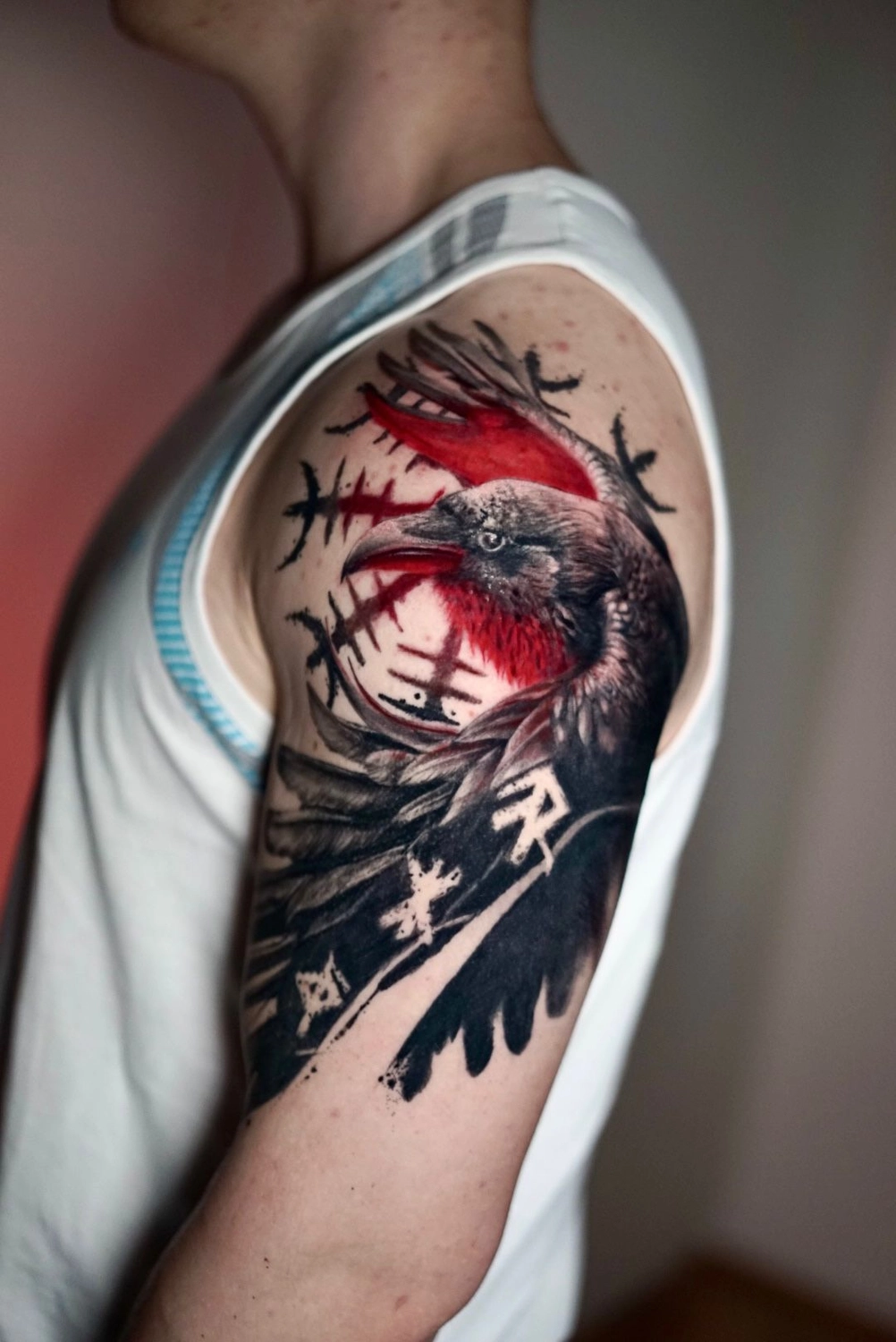 A Fleur de Peau - Professionelles Tattoo Studio - Tätowierung auf der Schulter einer Person