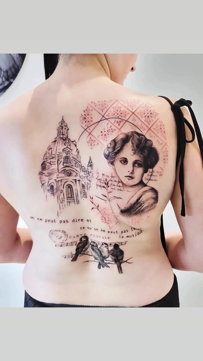 A Fleur de Peau - Professionelles Tattoo Studio - Tätowierung auf dem Rücken einer Person
