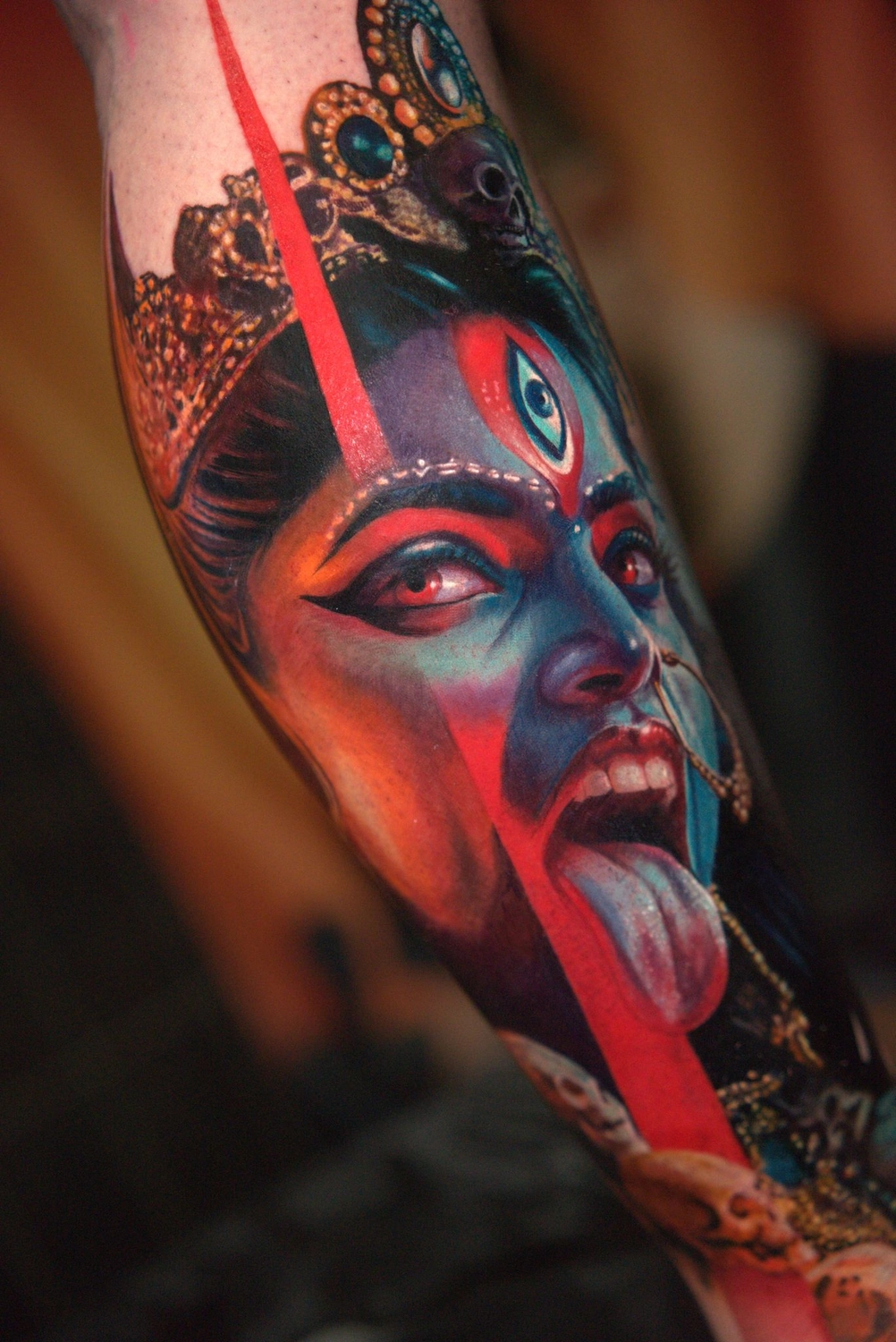 A Fleur de Peau - Professionelles Tattoo Studio - Tätowierung am Arm einer Person
