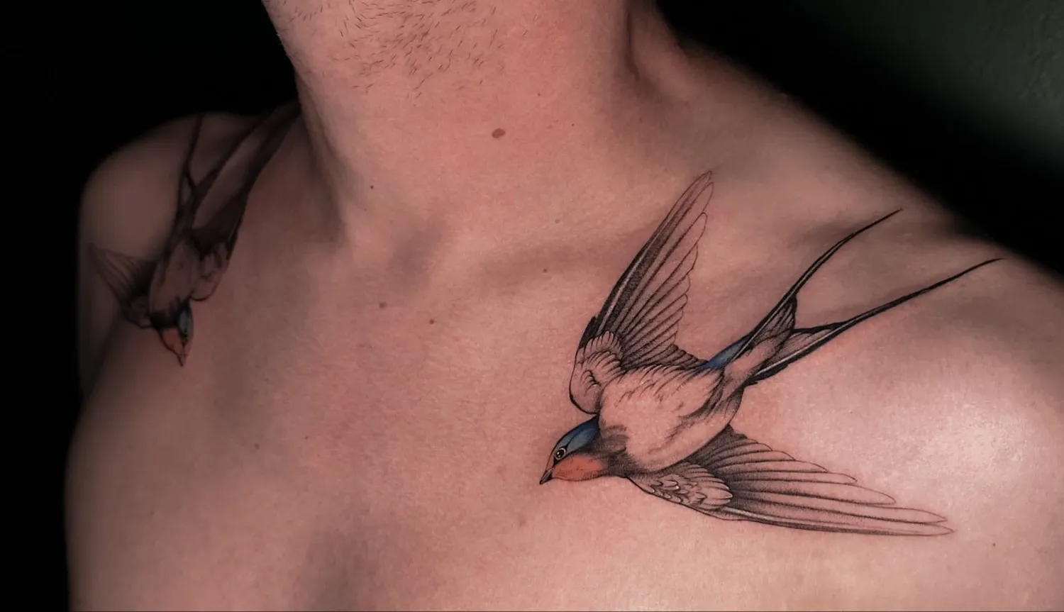 A Fleur de Peau - Professionelles Tattoo Studio - Tätowierung auf dem Rücken einer Person